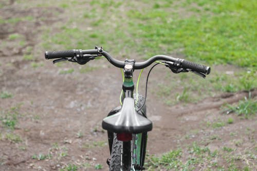 grátis Foto profissional grátis de ao ar livre, banco da bicicleta, bicicleta Foto profissional