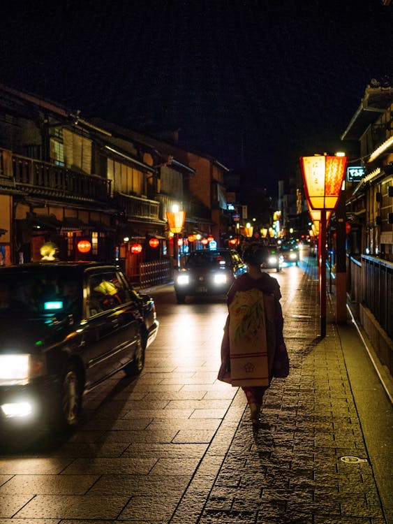 Fotos de stock gratuitas de calle, caminar, geisha