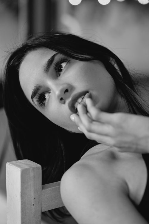 Free Artistic black and white portrait capturing a woman's thoughtful expression. Stock Photo