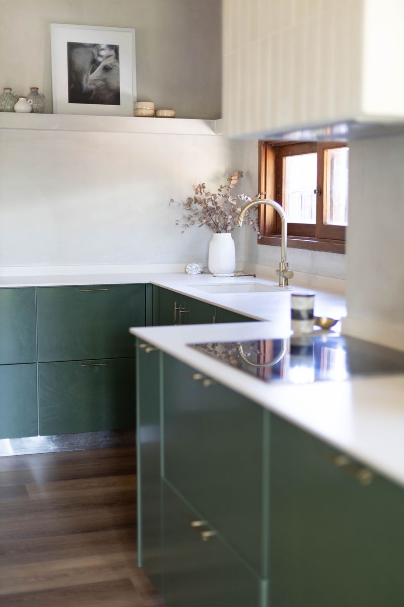 Green kitchen interior by Vale Bocchi on Pexels