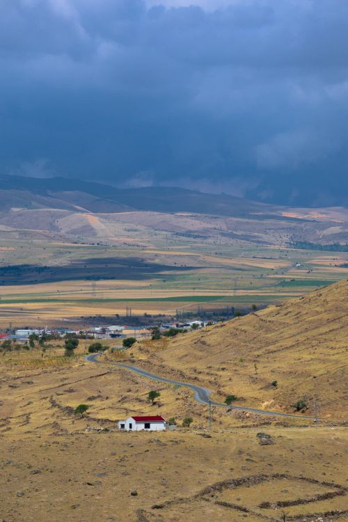 Free Dramatic view of the arid terrain in Kayseri, Türkiye, under a moody sky. Stock Photo
