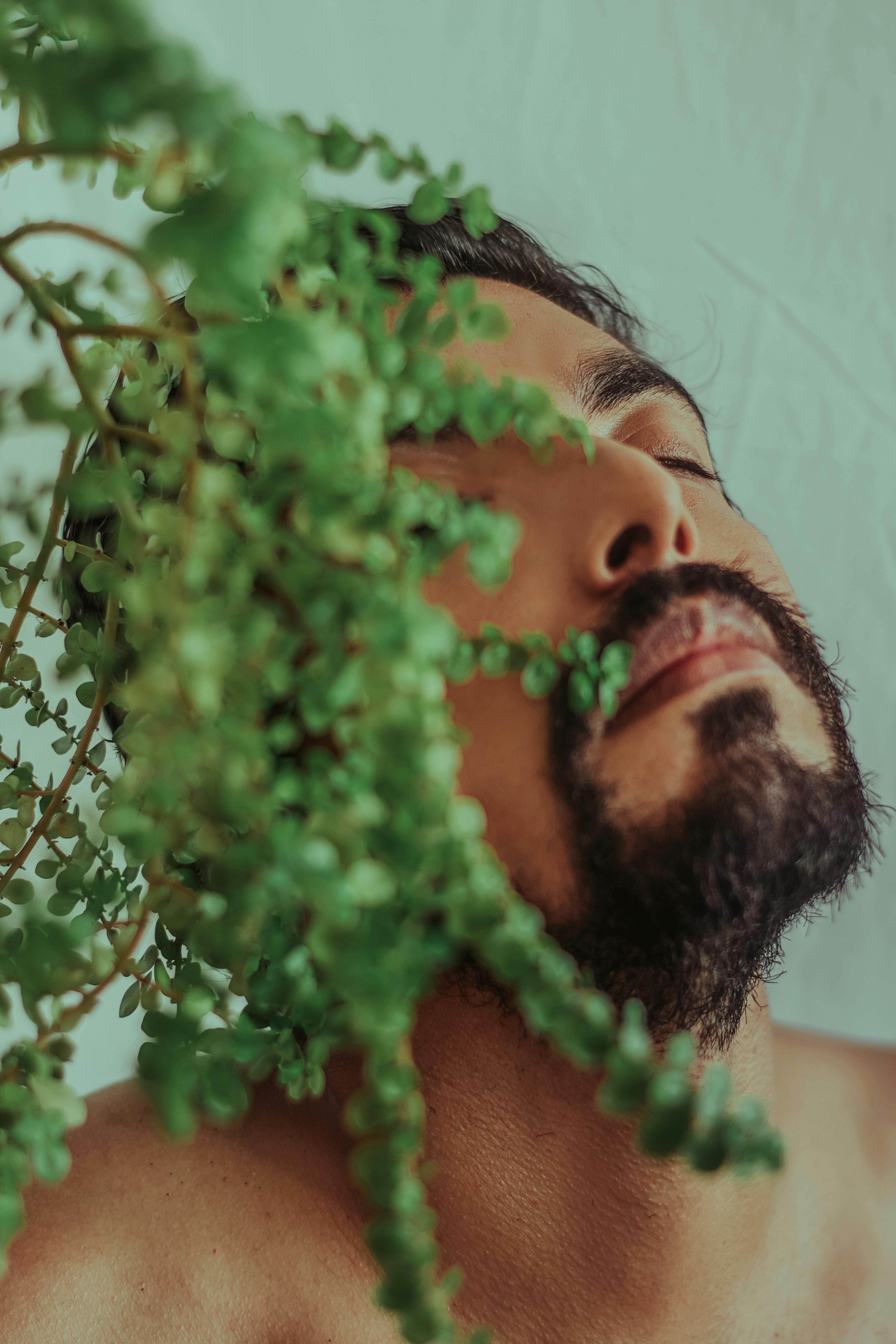 Gratis Pria Menutup Kedua Mata Foto Stok