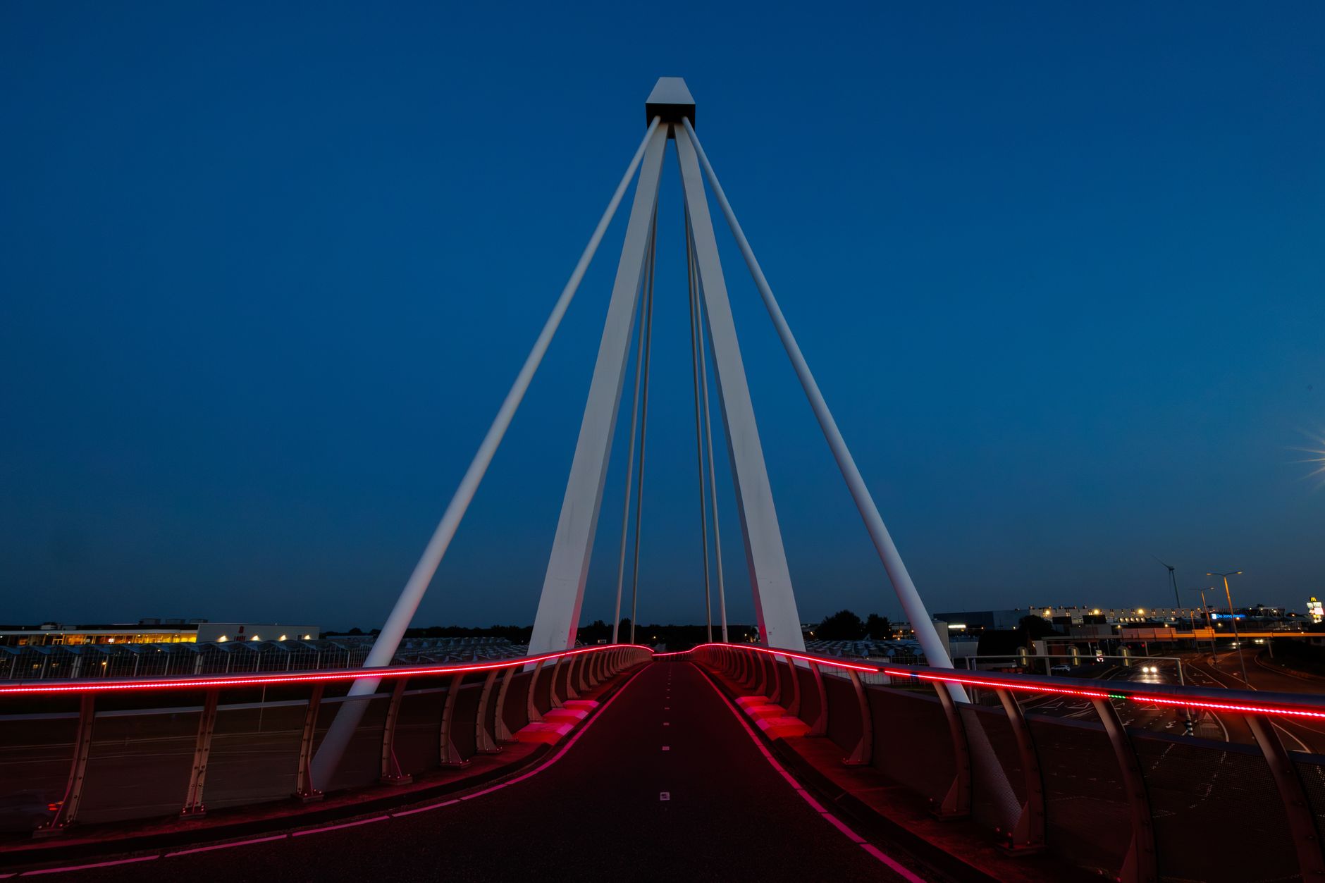 A28 otoyolunda kapatılan köprü