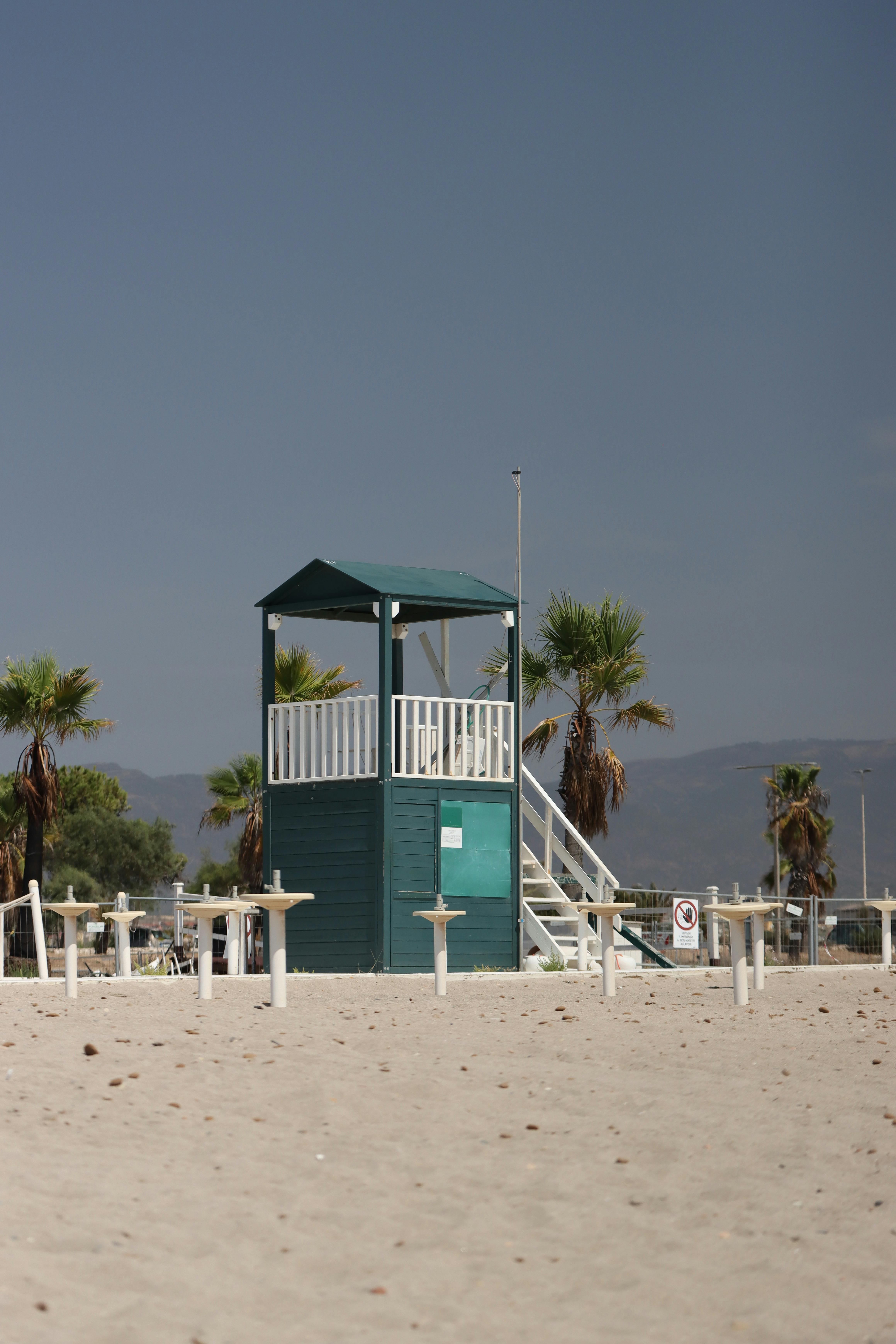 lifeguard hut