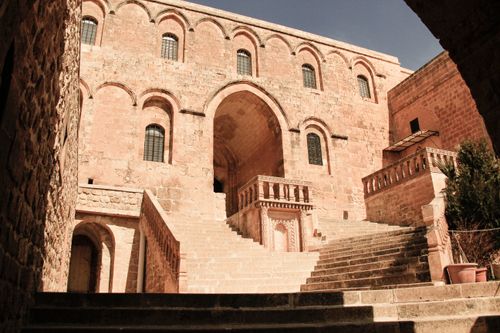 Free Discover the stunning stone architecture of Mardin, Türkiye, featuring ancient arches and intricate designs. Stock Photo