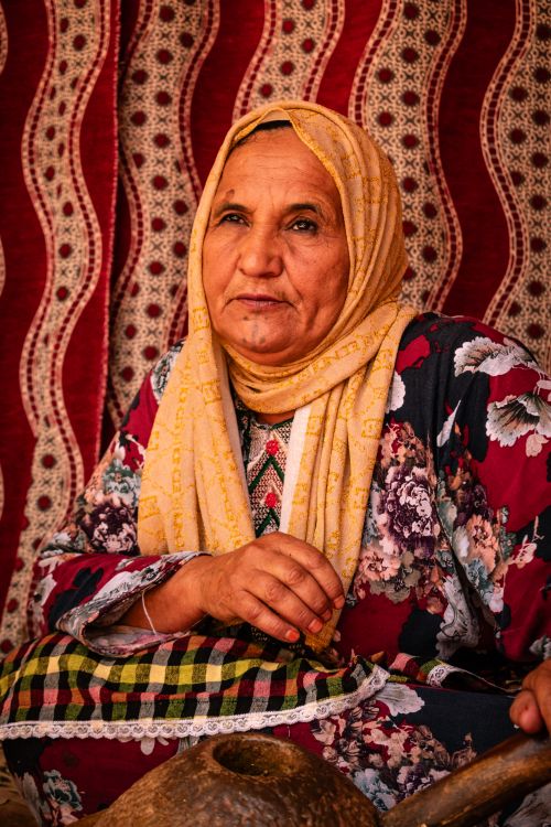 Free Portrait of an elderly Moroccan woman in traditional attire in Ouzoud, Morocco. Stock Photo