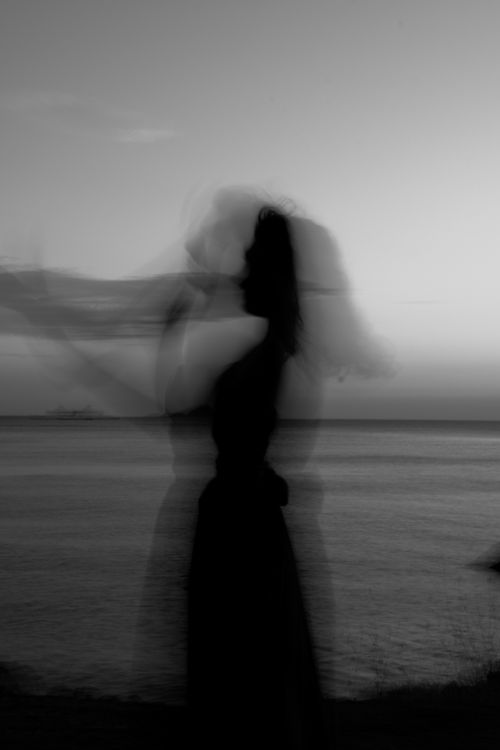 Free Ethereal black and white image of a blurred woman silhouette on Kınalıada beach at dusk. Stock Photo