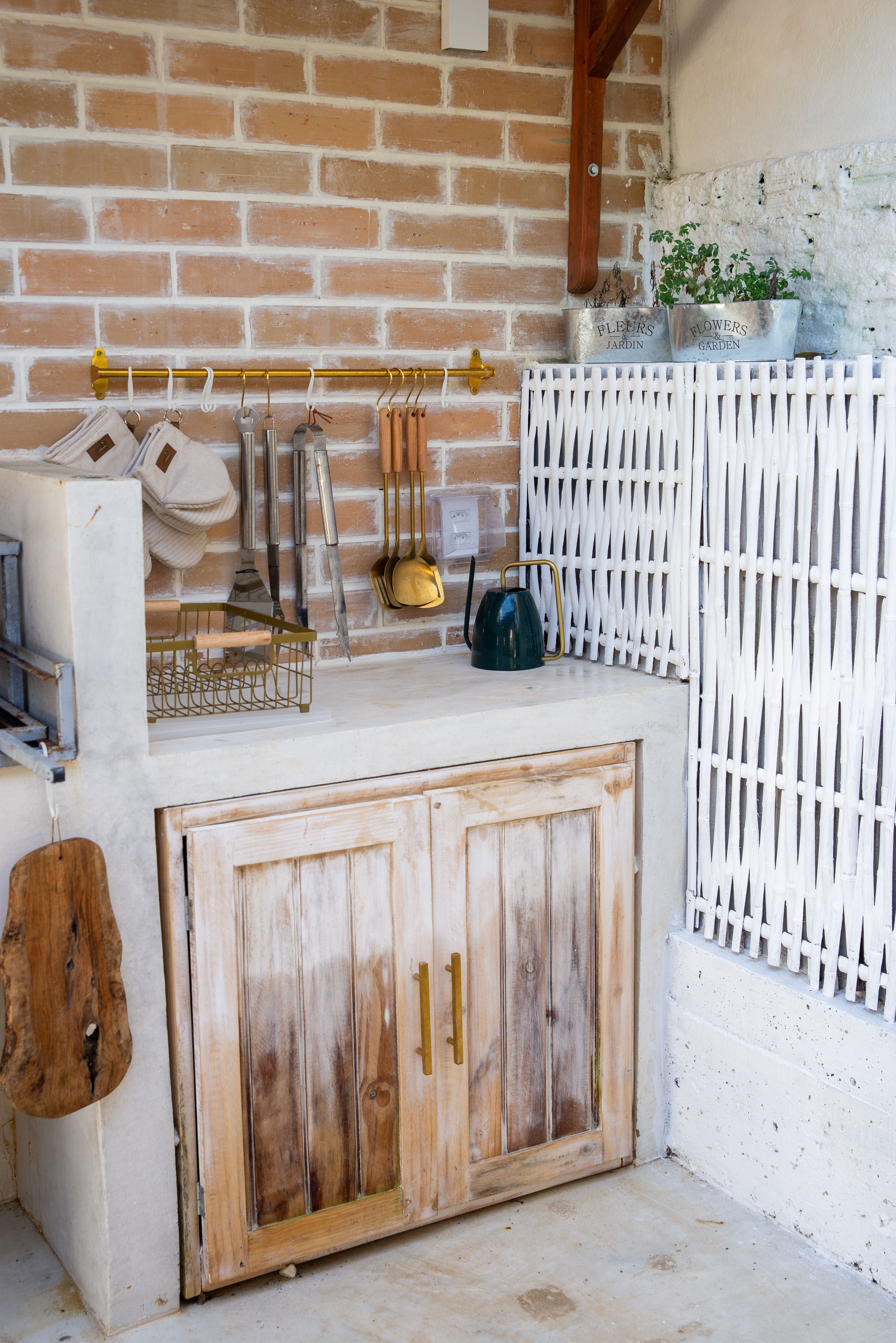 A rustic outdoor kitchen featuring wooden cabinetry and vintage decor elements, perfect for cozy gatherings.