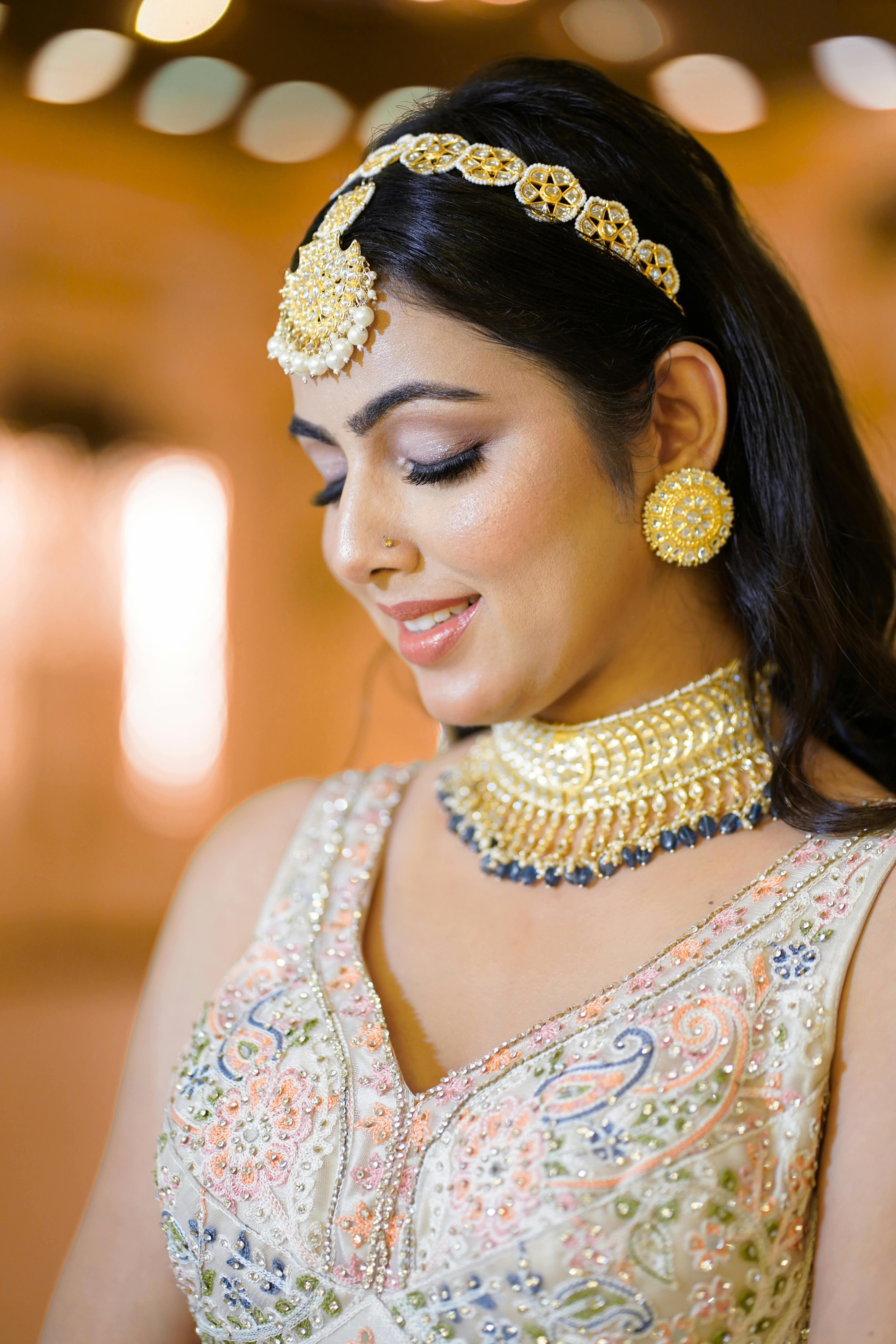 Free Beautiful South Asian bride adorned with intricate jewelry, captured elegantly indoors. Stock Photo