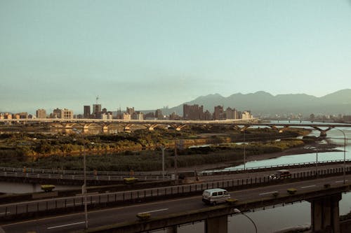 Veicoli Che Viaggiano Su Strada