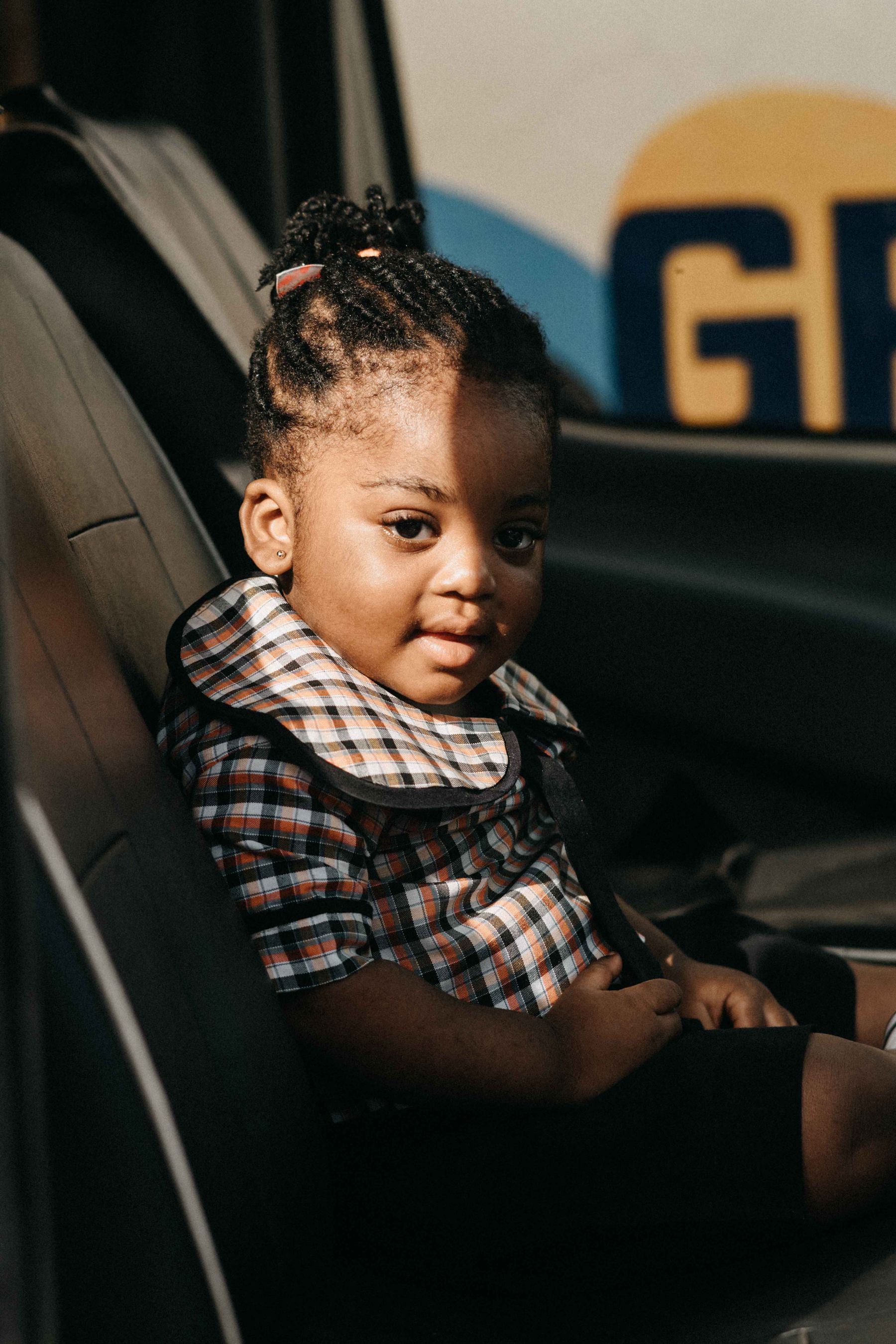 Young passenger travelling in the rear seat of a vehicle