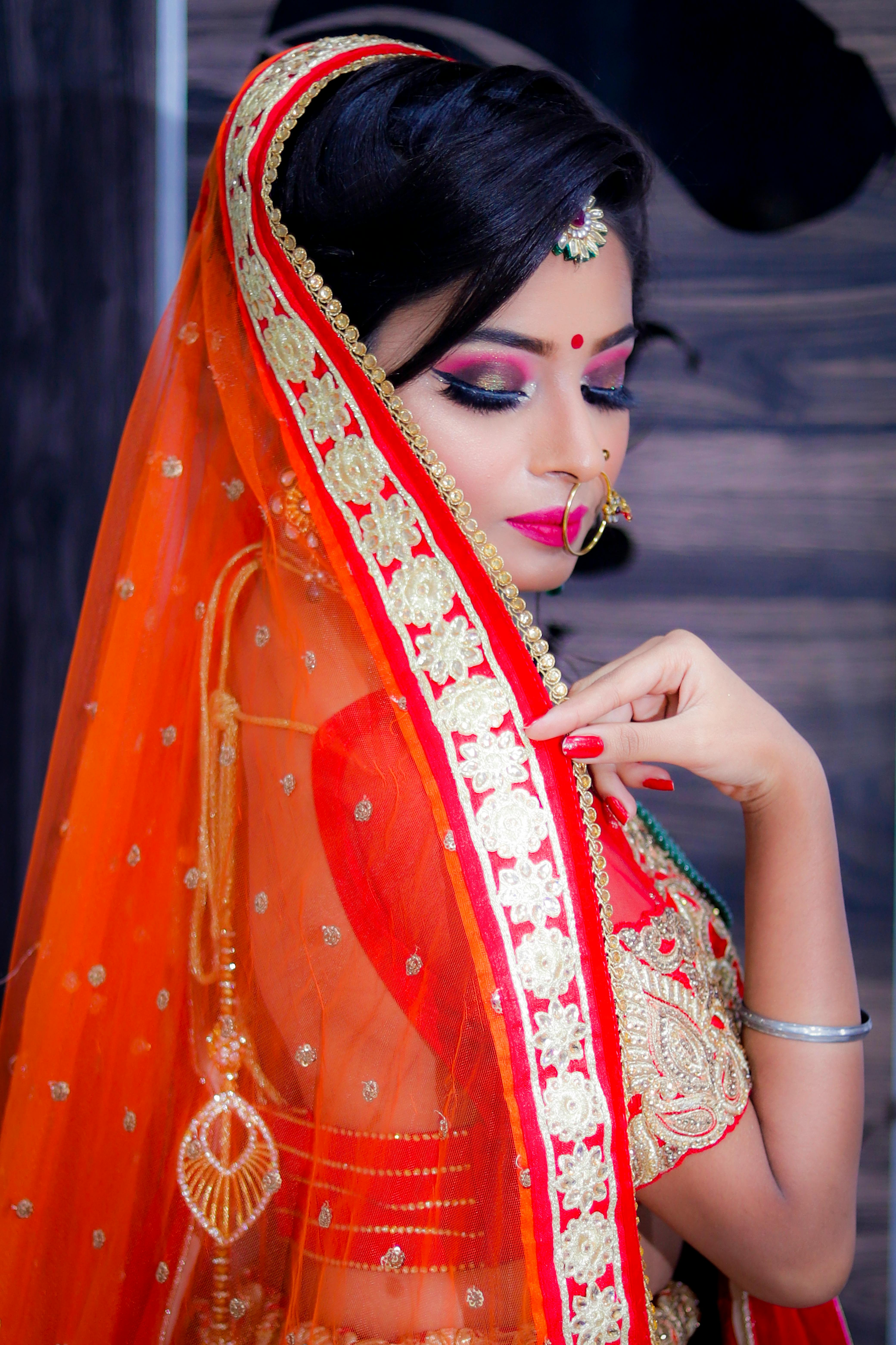 Contrast Jewellery With Grey Lehenga 2024 | www.sustasis.net