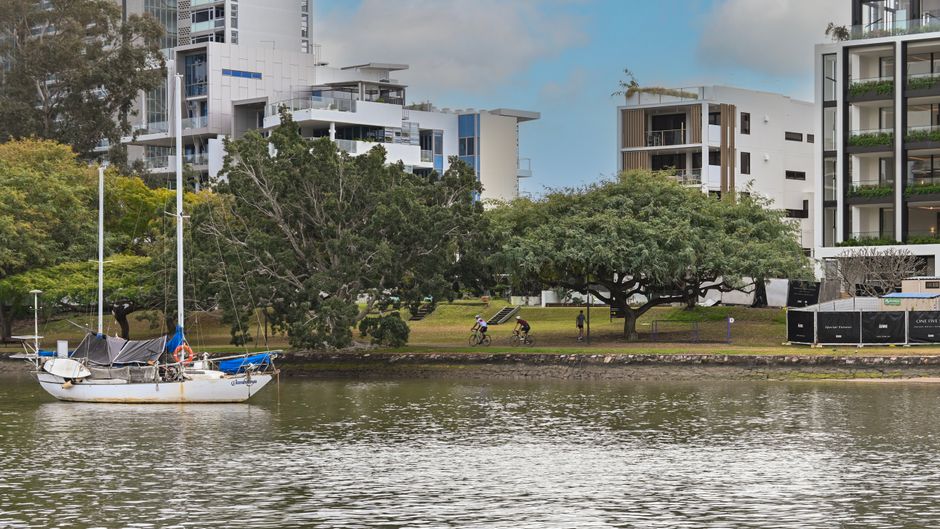 Brisbane Residents Speak Out on Duplicate Image Replacement Issue