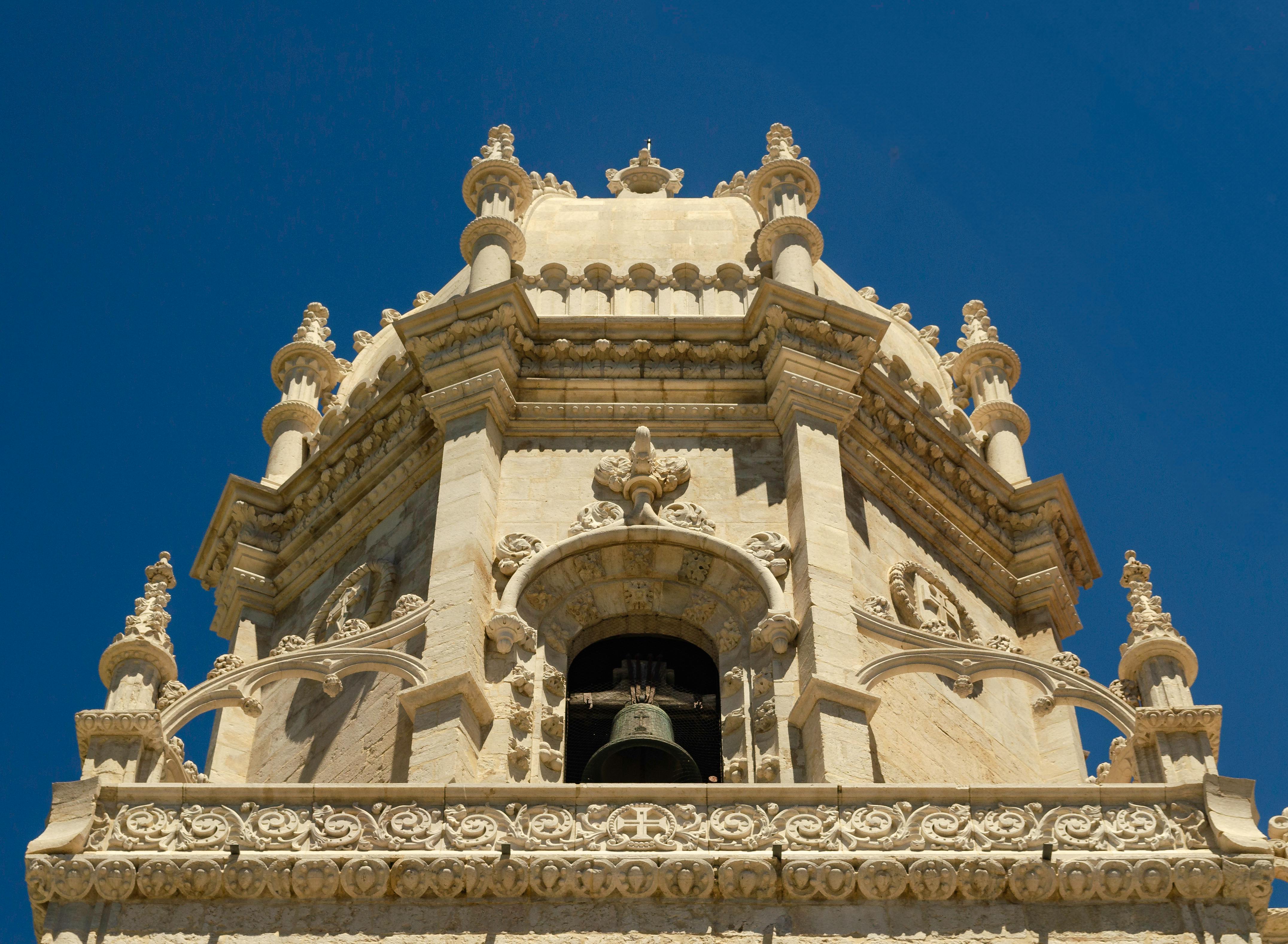 a closer view of the jeronimos monastery