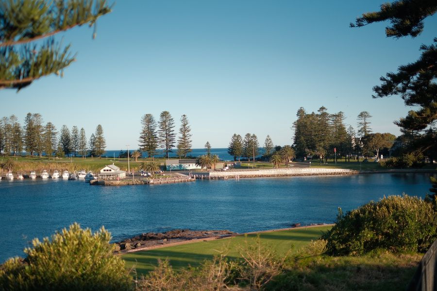 Kiama: главная улица и морской гейзер