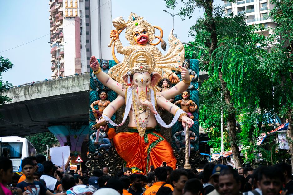 Salman Khan Lalbaugcha Raja Crowd