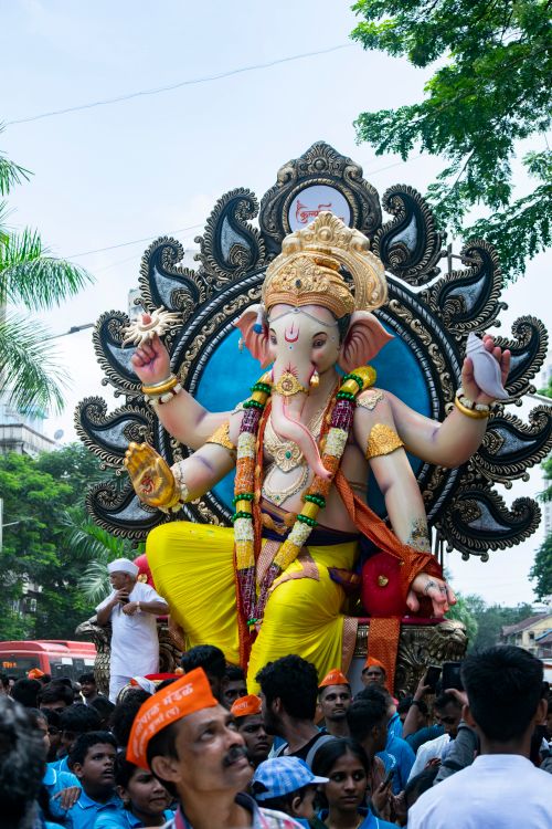 Free Vibrant Ganesh Chaturthi festival with a grand statue in Mumbai, India. Stock Photo