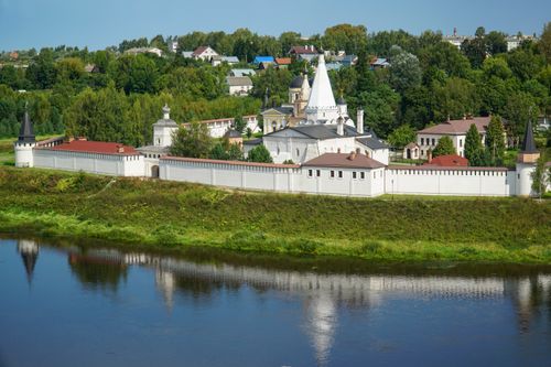 Free Explore the tranquil beauty of a Russian monastery by the river, surrounded by lush greenery. Stock Photo