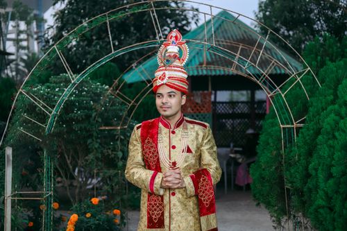 Free A groom in vibrant traditional Bengali attire outdoors, showcasing cultural elegance. Stock Photo