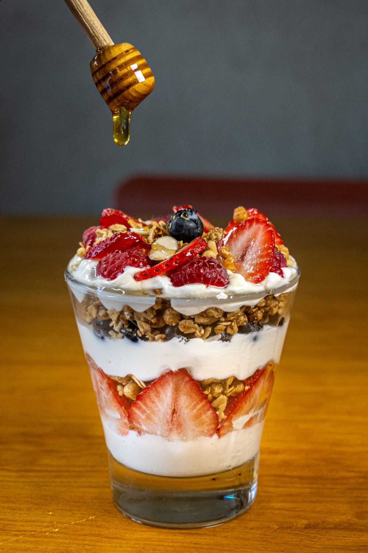 Iogurte, frutas e mel