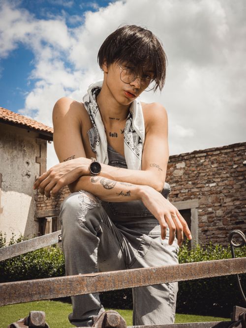 Free Stylish young person with tattoos posing outdoors in a rustic environment. Stock Photo
