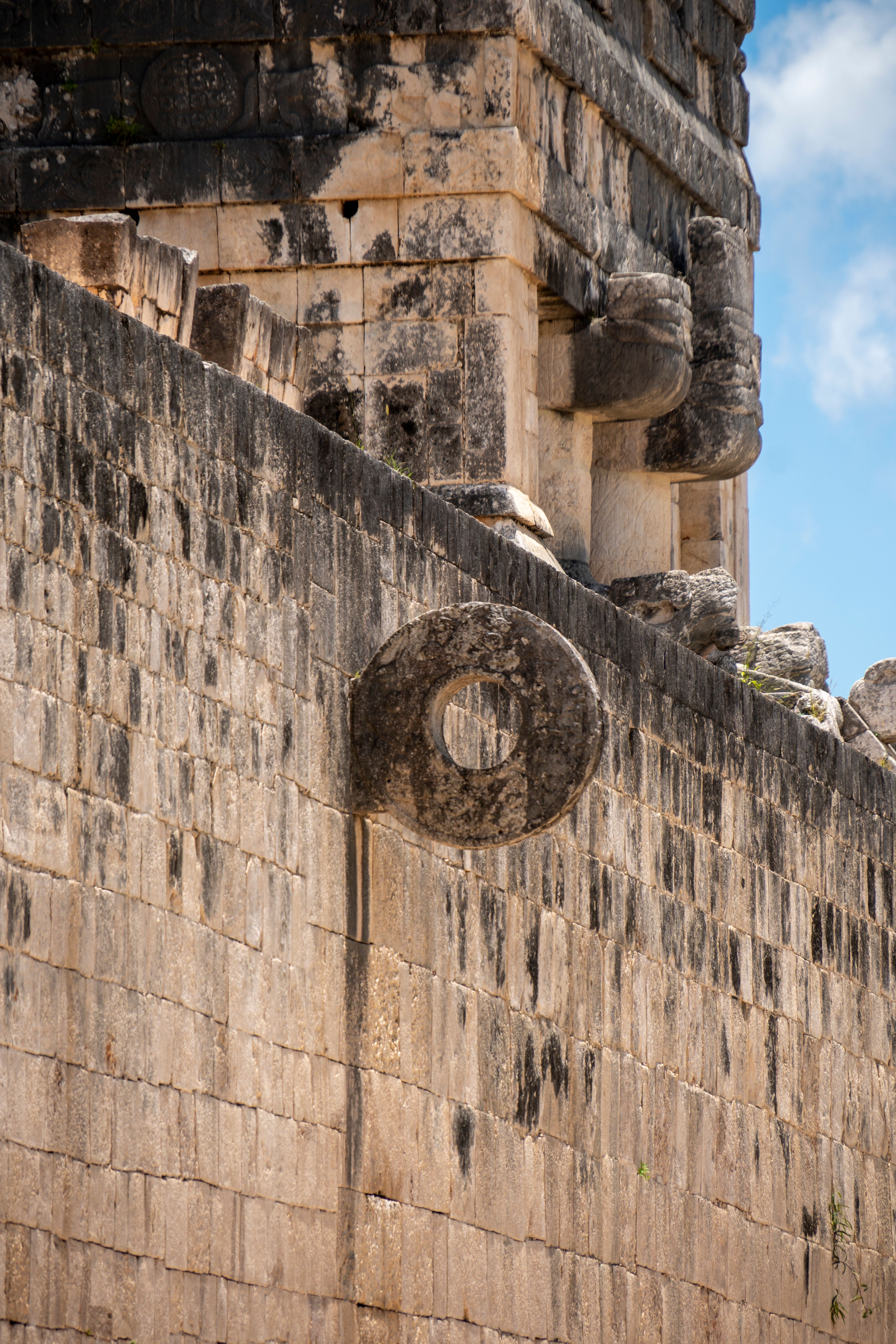 Mayan architectural detail at Chichén Itzá, showcasing historical craftsmanship.