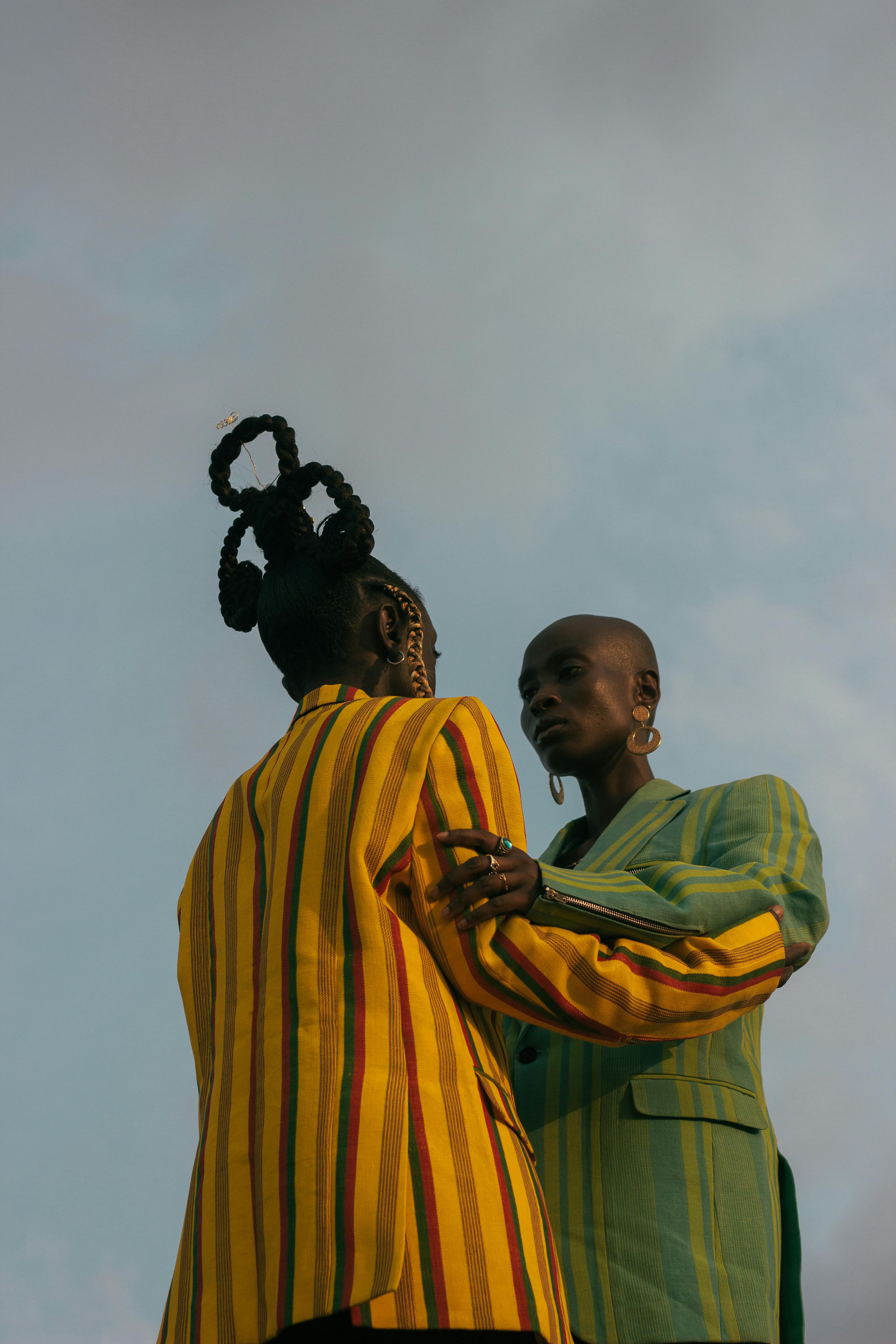 600.000+ Nakte Frauen Bilder und Fotos