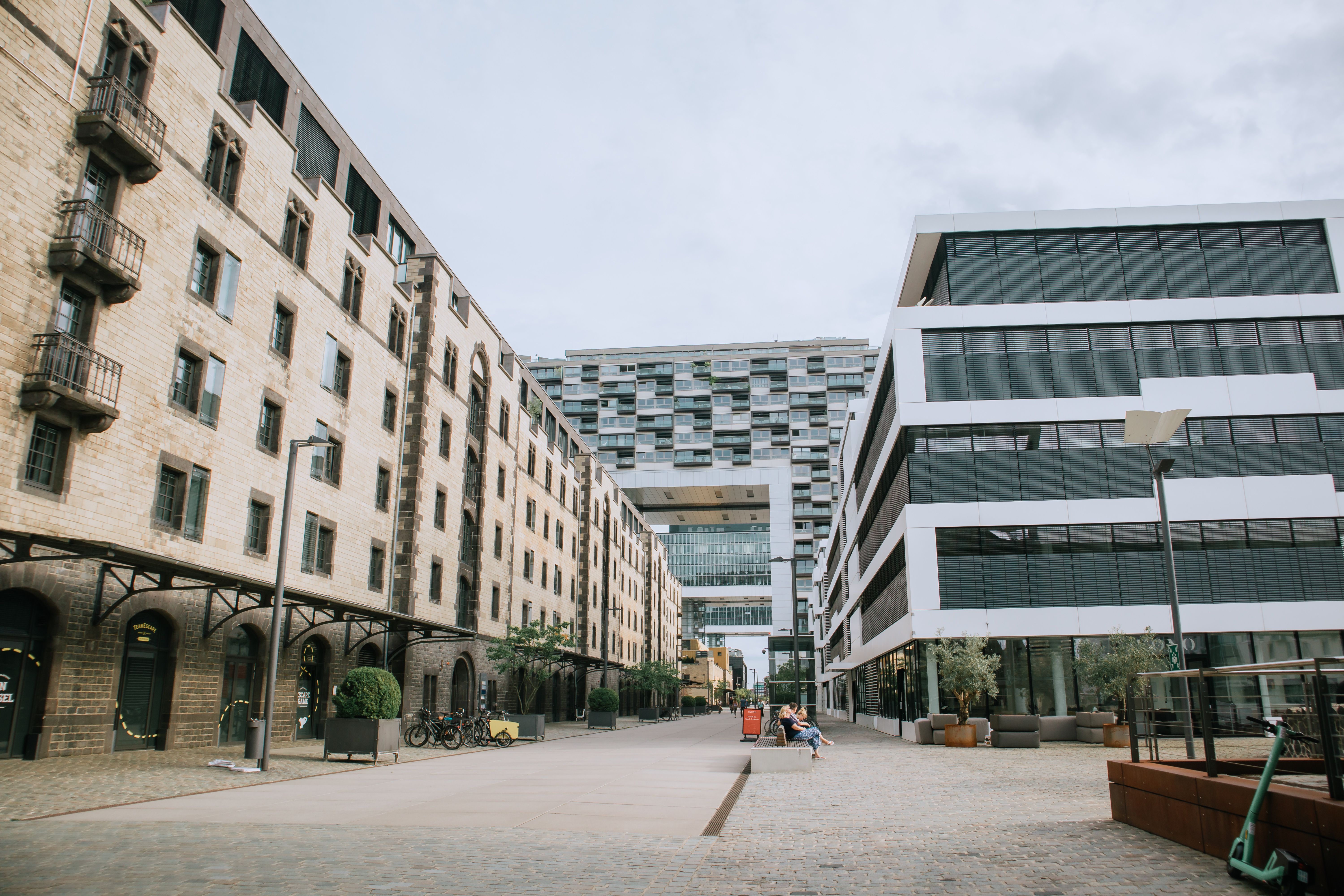 Balancing Technology and Expertise in Property Insurance Claims — Photo by Pham Ngoc Anh on Pexels