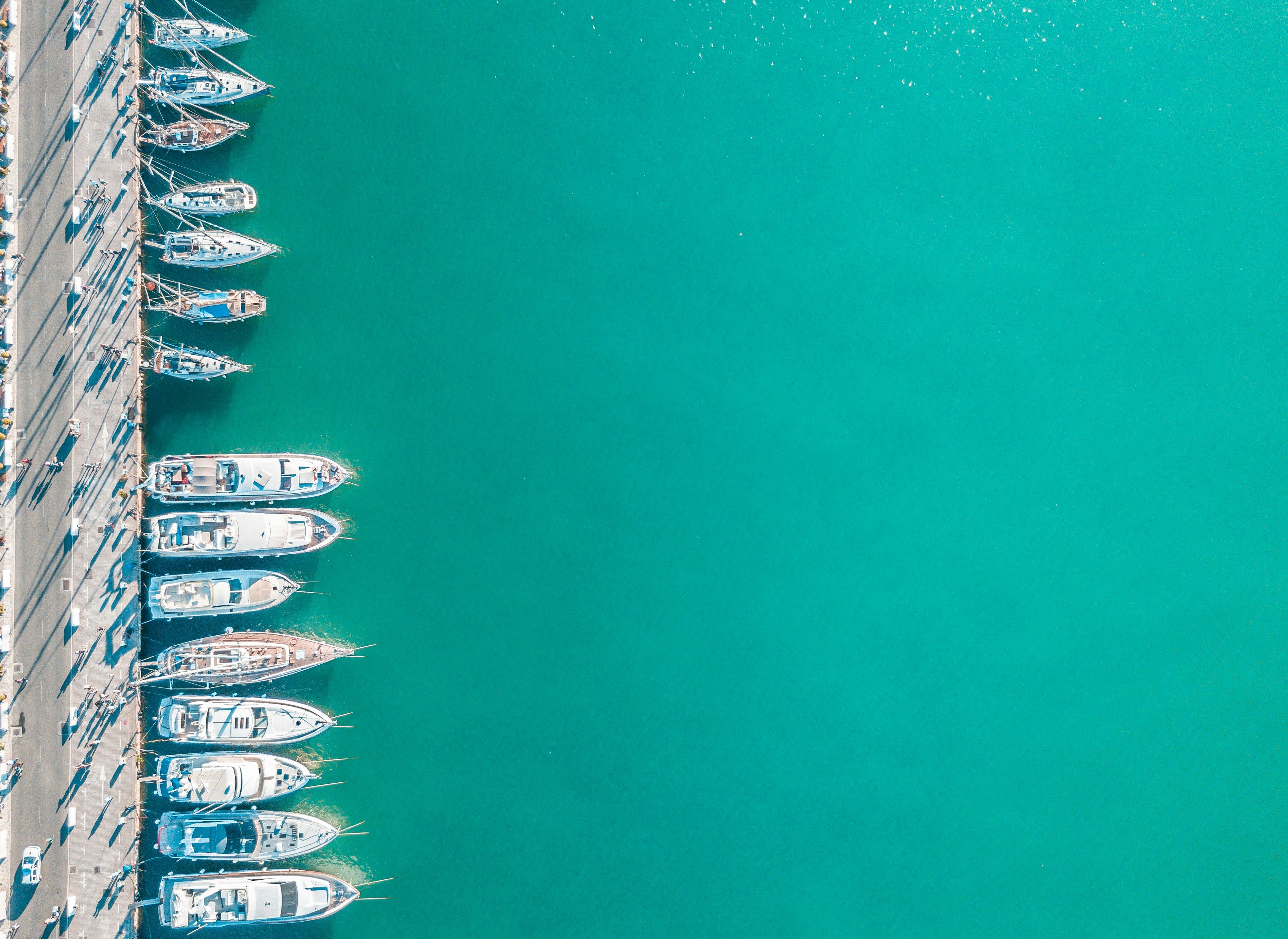Aerial view of boats in the water · Free Stock Photo