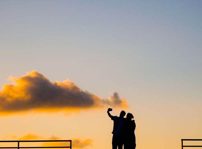 Online dating: starting a conversation on a niche platform