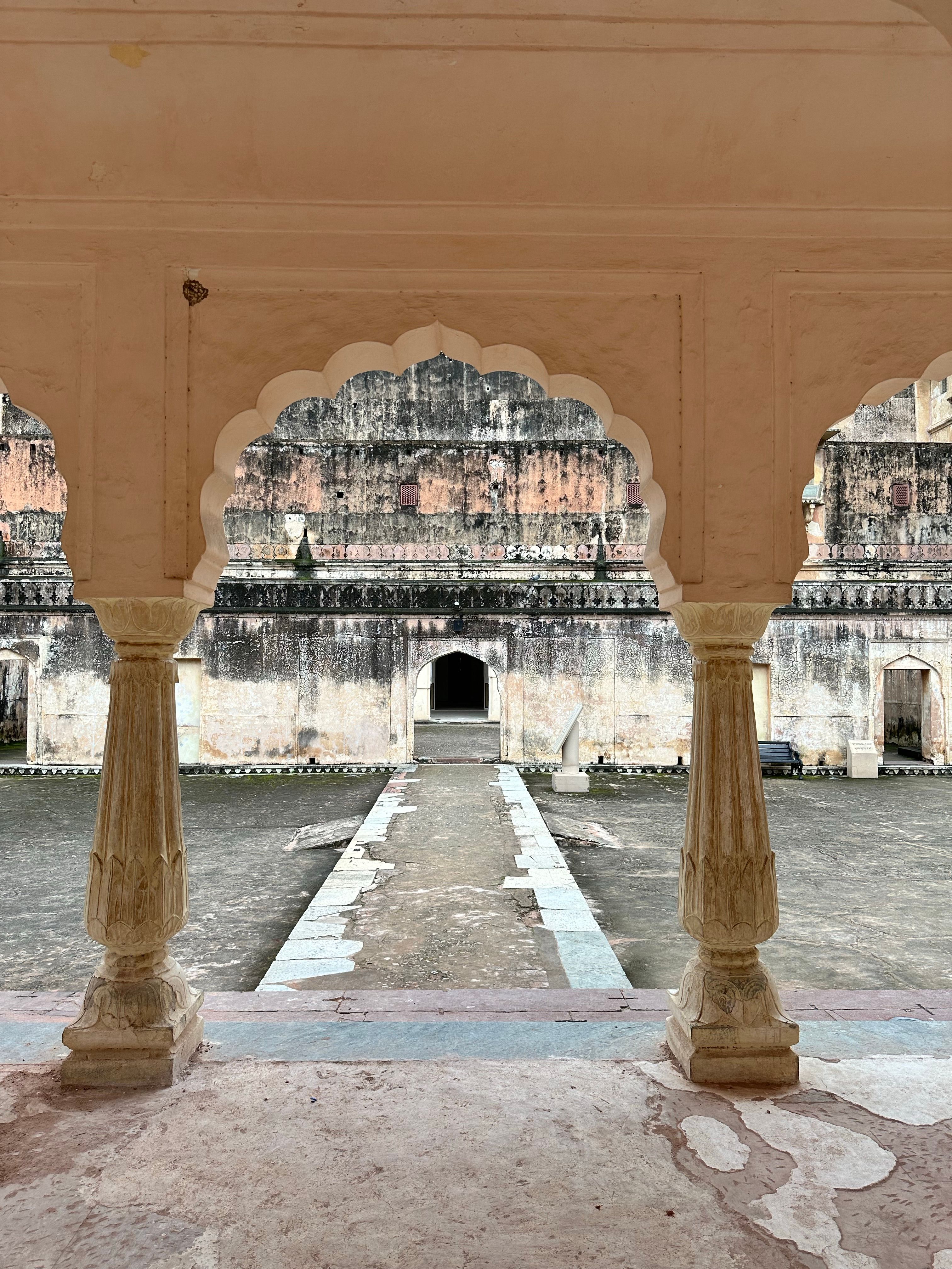 The courtyard of an old palace with pillars and columns · Free Stock Photo