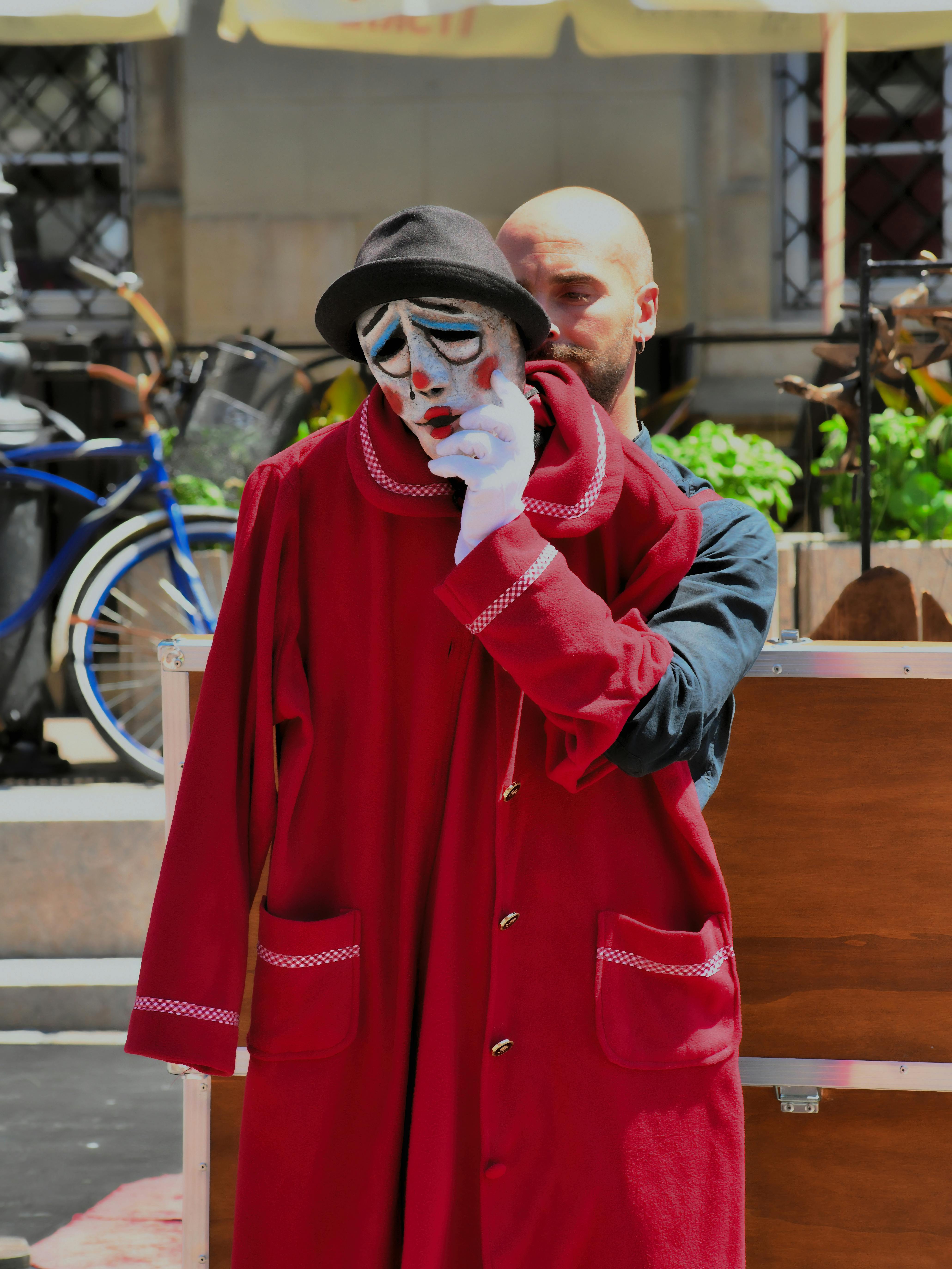 Gratis Fotos de stock gratuitas de abrigo rojo, acto teatral, actor Foto de stock