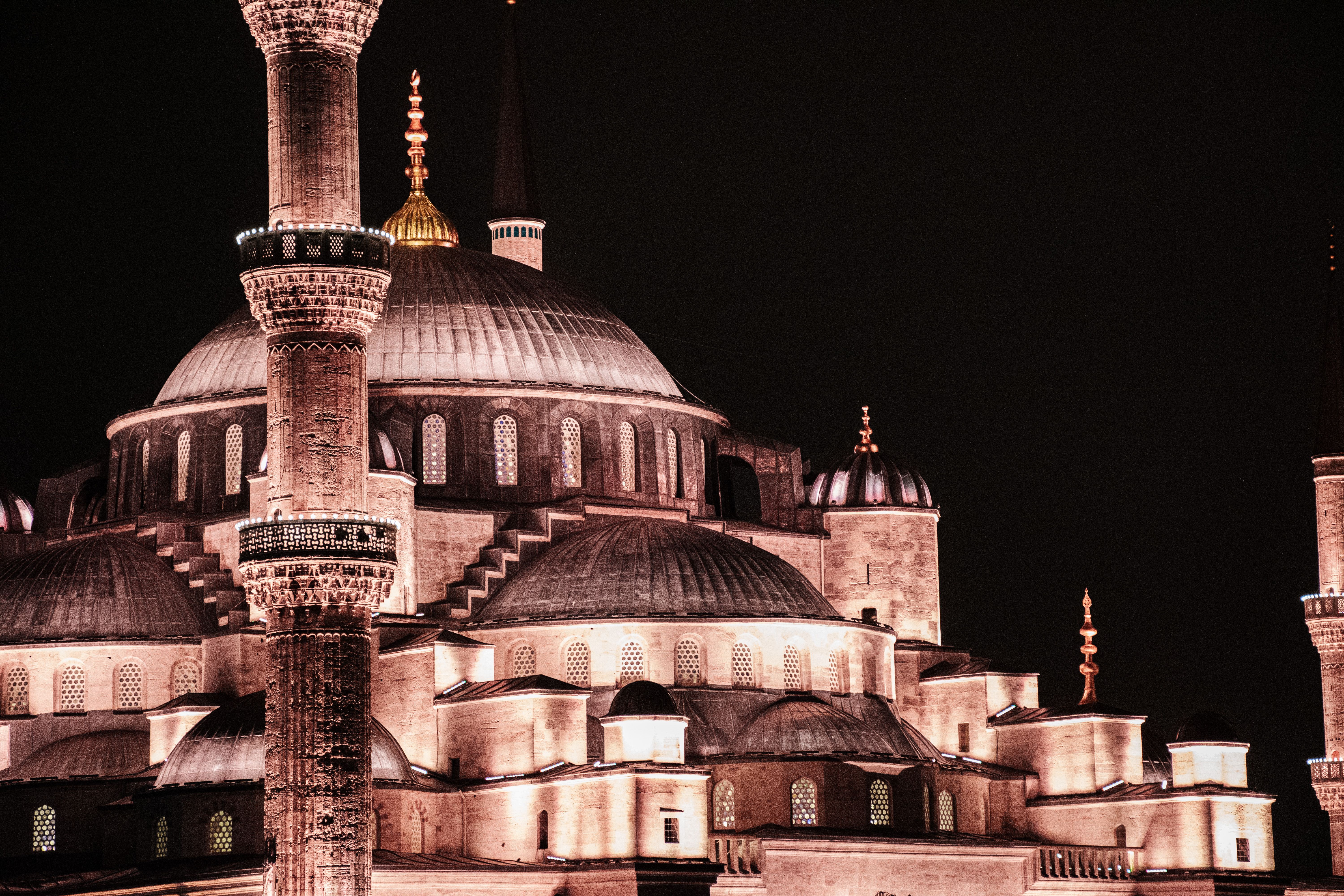 The blue mosque at night with lights on · Free Stock Photo