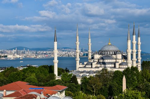 Free Scenic view of the iconic Blue Mosque with Istanbul's skyline and the Bosphorus in the background. Stock Photo