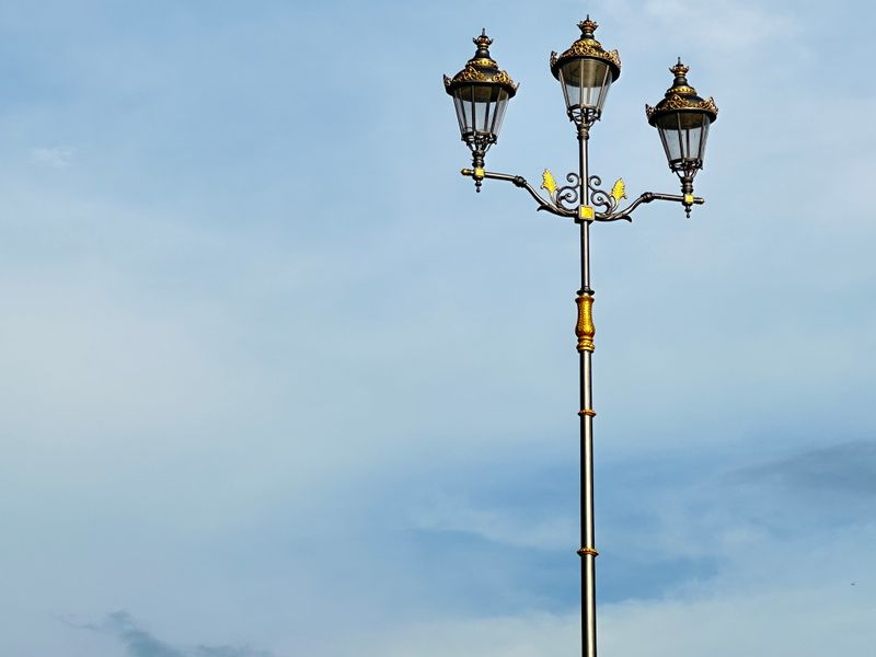 Mâts solaires décoratifs en aluminium — éclairage urbain design