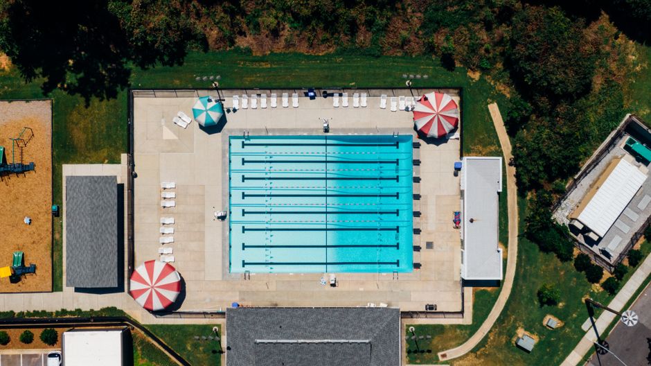Aerial shot of a public swimming pool in Decatur, Georgia with surrounding facilities.