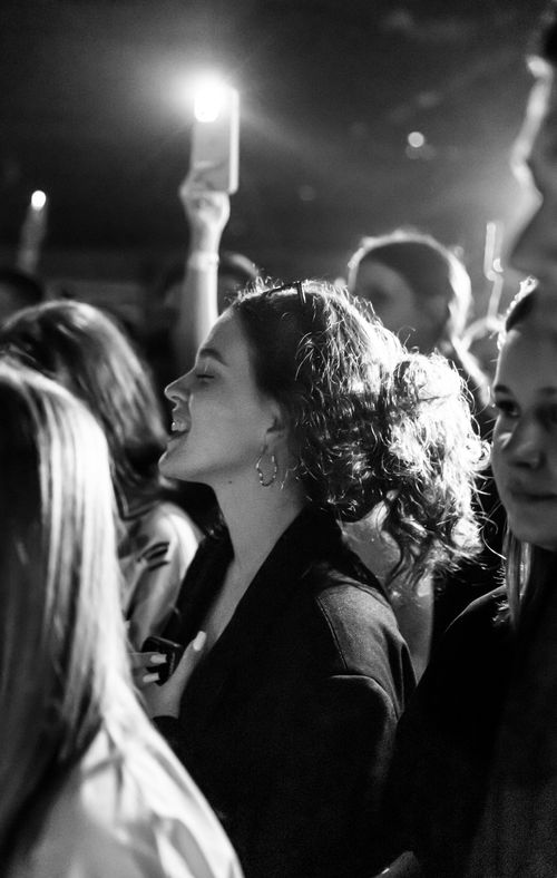 Free Excited audience at a live music concert, capturing emotions in black and white. Stock Photo