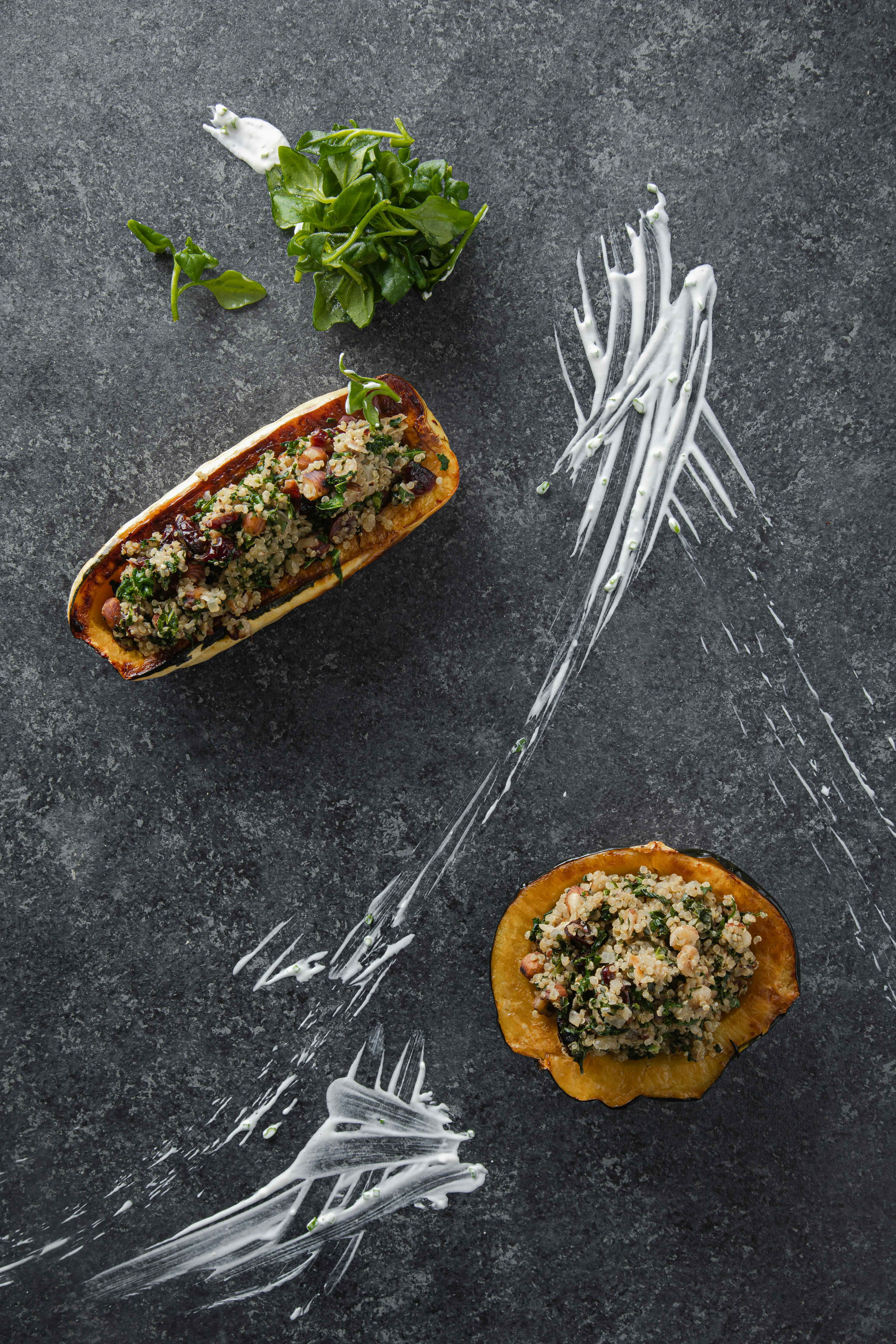 Calabacín relleno de quinoa y verduras