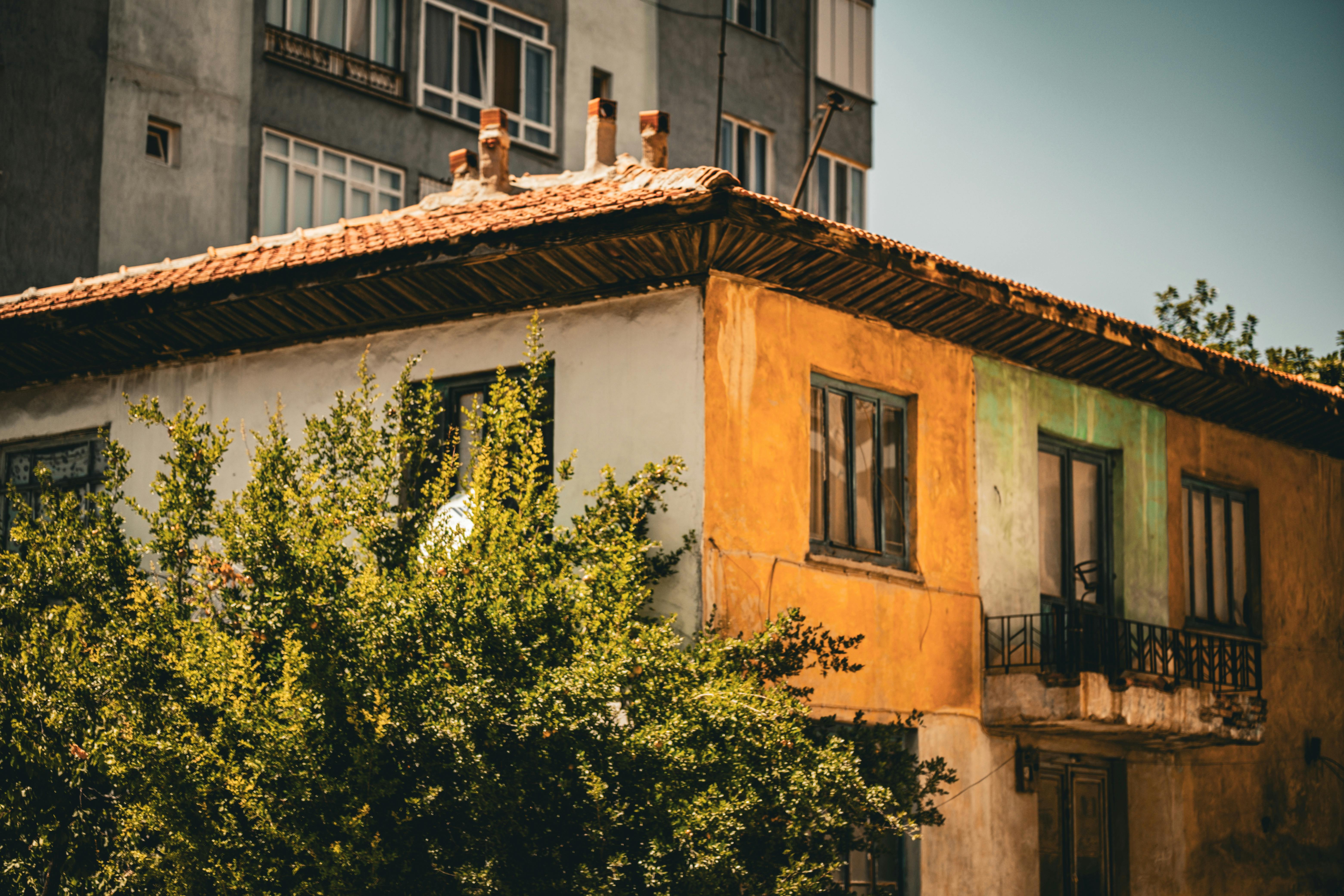 Mortgage rates rise as Iran conflict rattles confidence — Photo by Hüseyin Göçek on Pexels