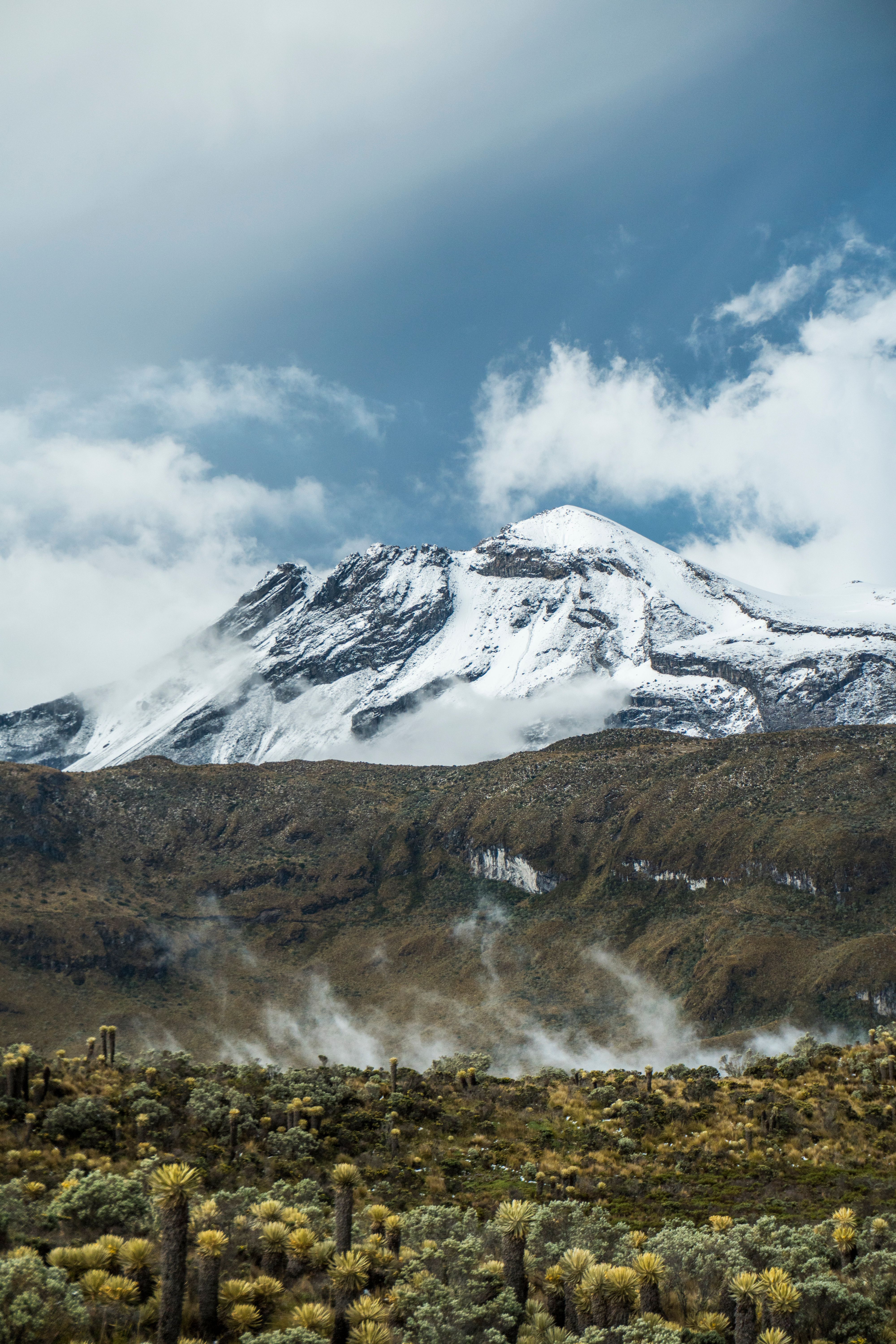 Riesgos y vigilancia de los 8 volcanes activos más relevantes en Colombia