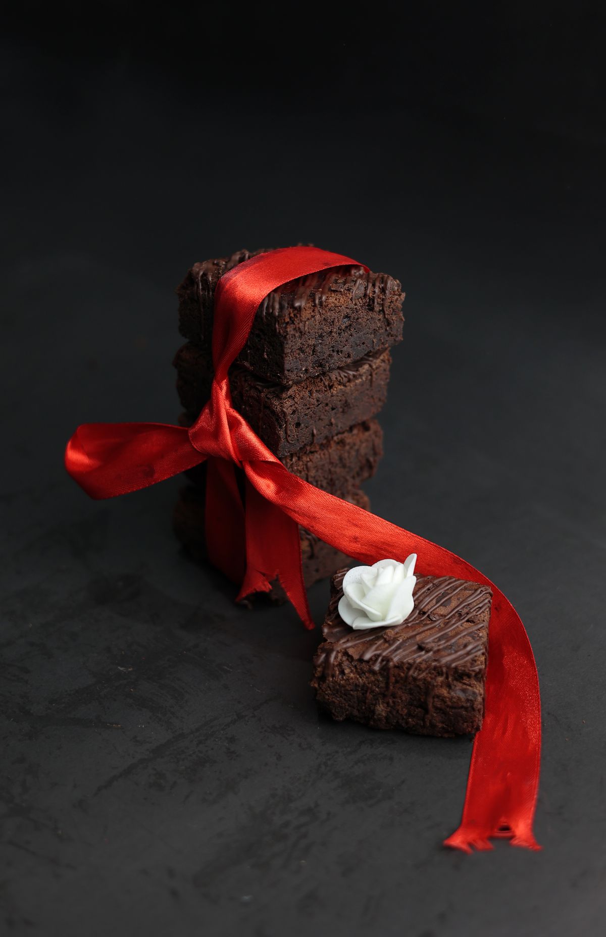 Brownie Gift Box with Ribbon, 9 pieces alternate view