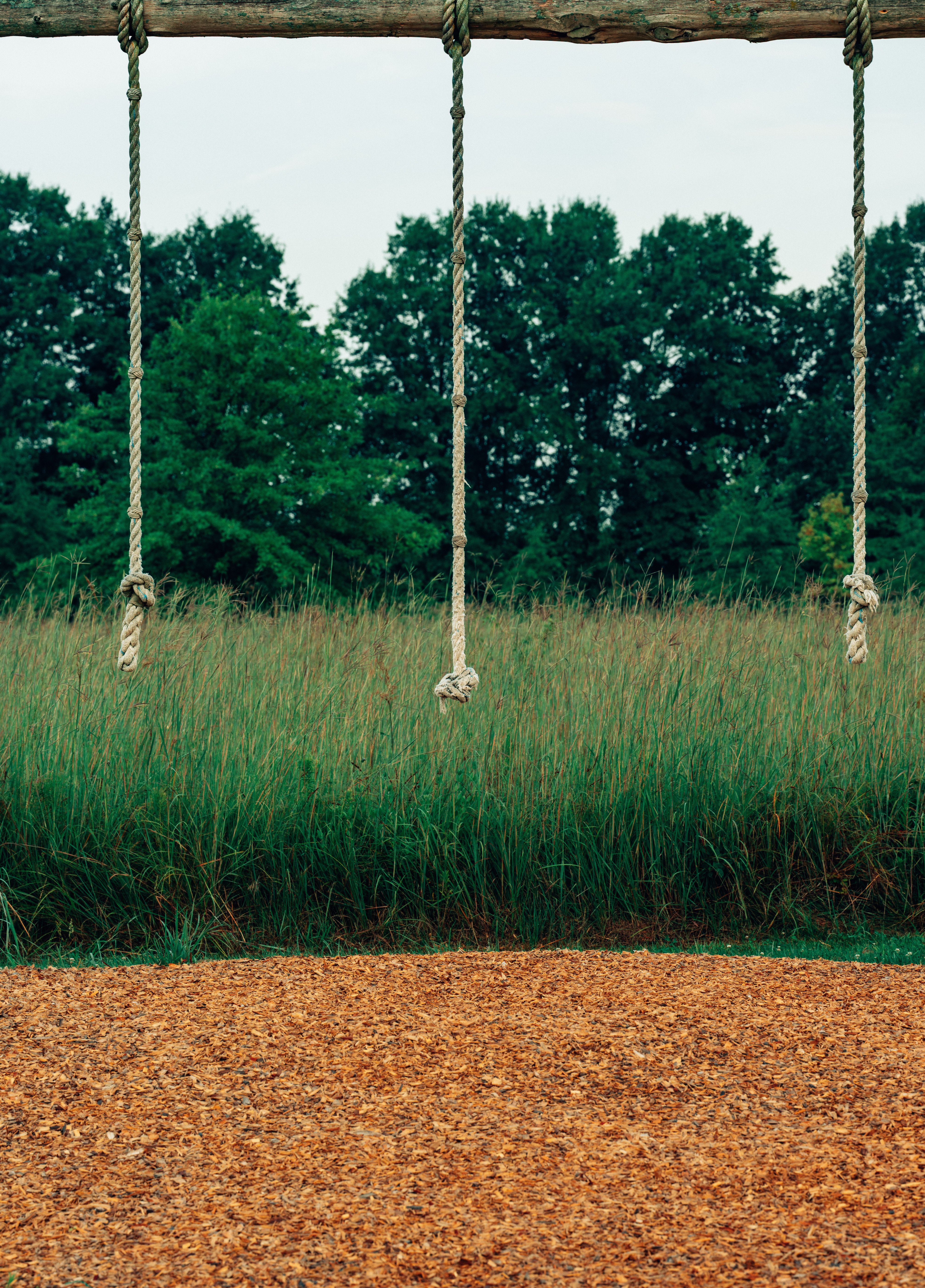 A swing set with two ropes hanging from it · Free Stock Photo