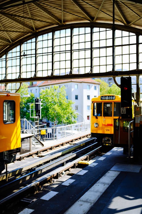 무료 노란색 기차 스톡 사진