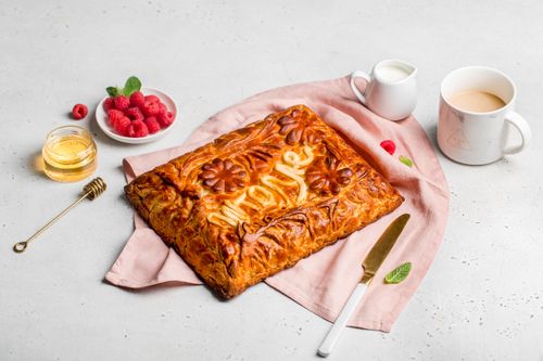 Free Delicious homemade pastry with raspberries, honey, and tea. Perfect for a cozy breakfast setting. Stock Photo