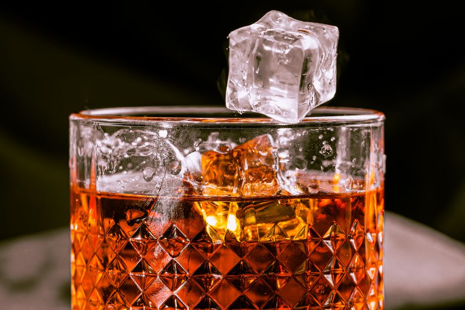 Silicone XL Ice Cube Tray with Lid & Bin