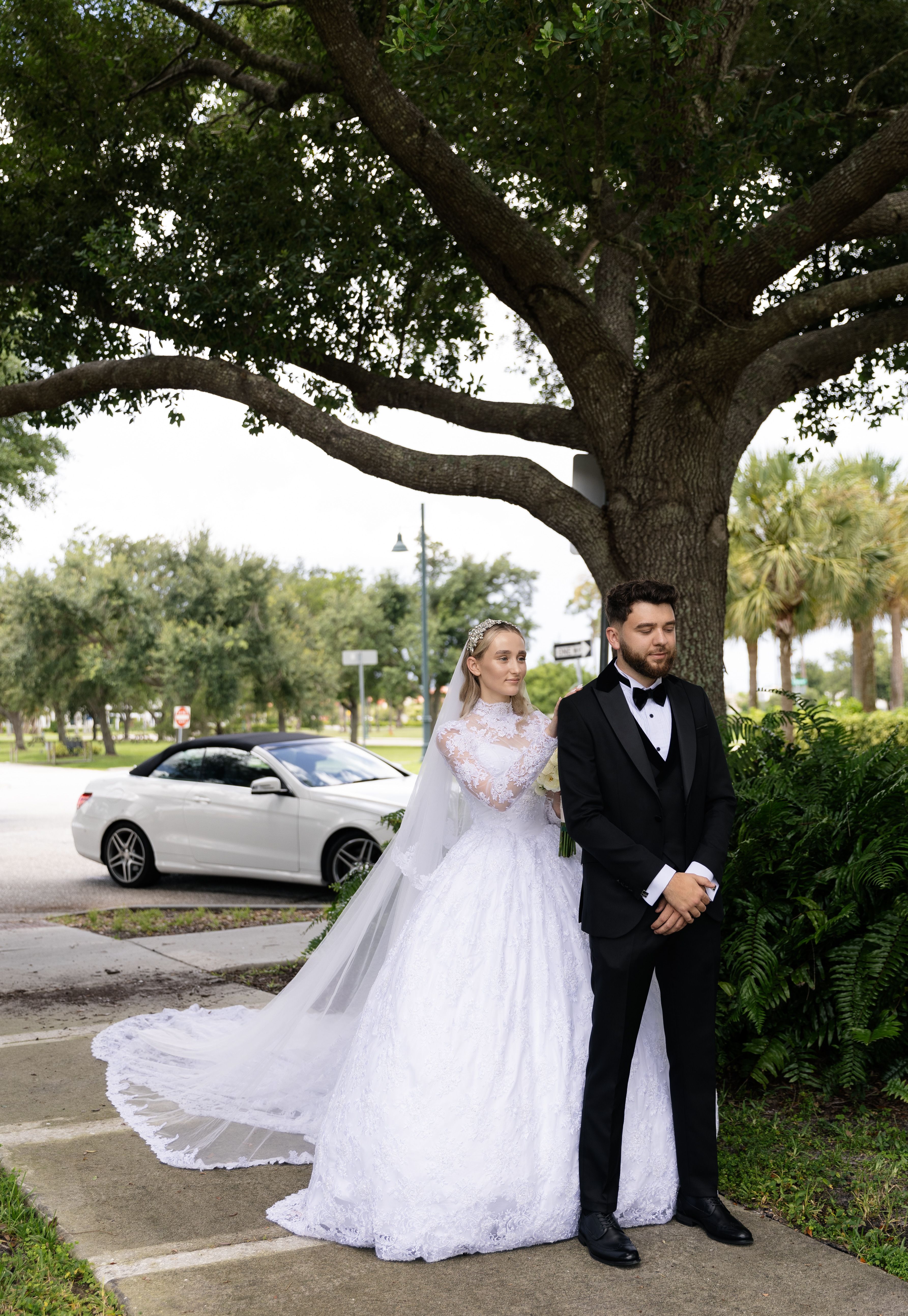 A bride and groom standing in front of a tree · Free Stock Photo