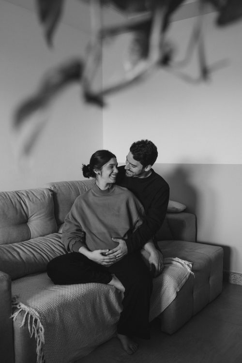Free A loving couple embracing on a sofa, exuding warmth and connection indoors. Stock Photo