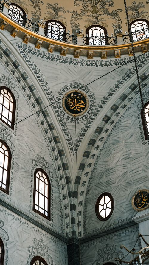 Free Detailed interior view of a mosque's ornate dome highlighting Islamic art and architecture. Stock Photo