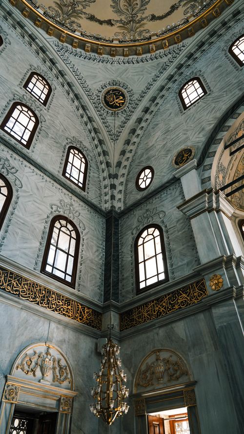 Free Explore the intricate architecture and design of this historic mosque's dome, featuring vibrant details and cultural artistry. Stock Photo