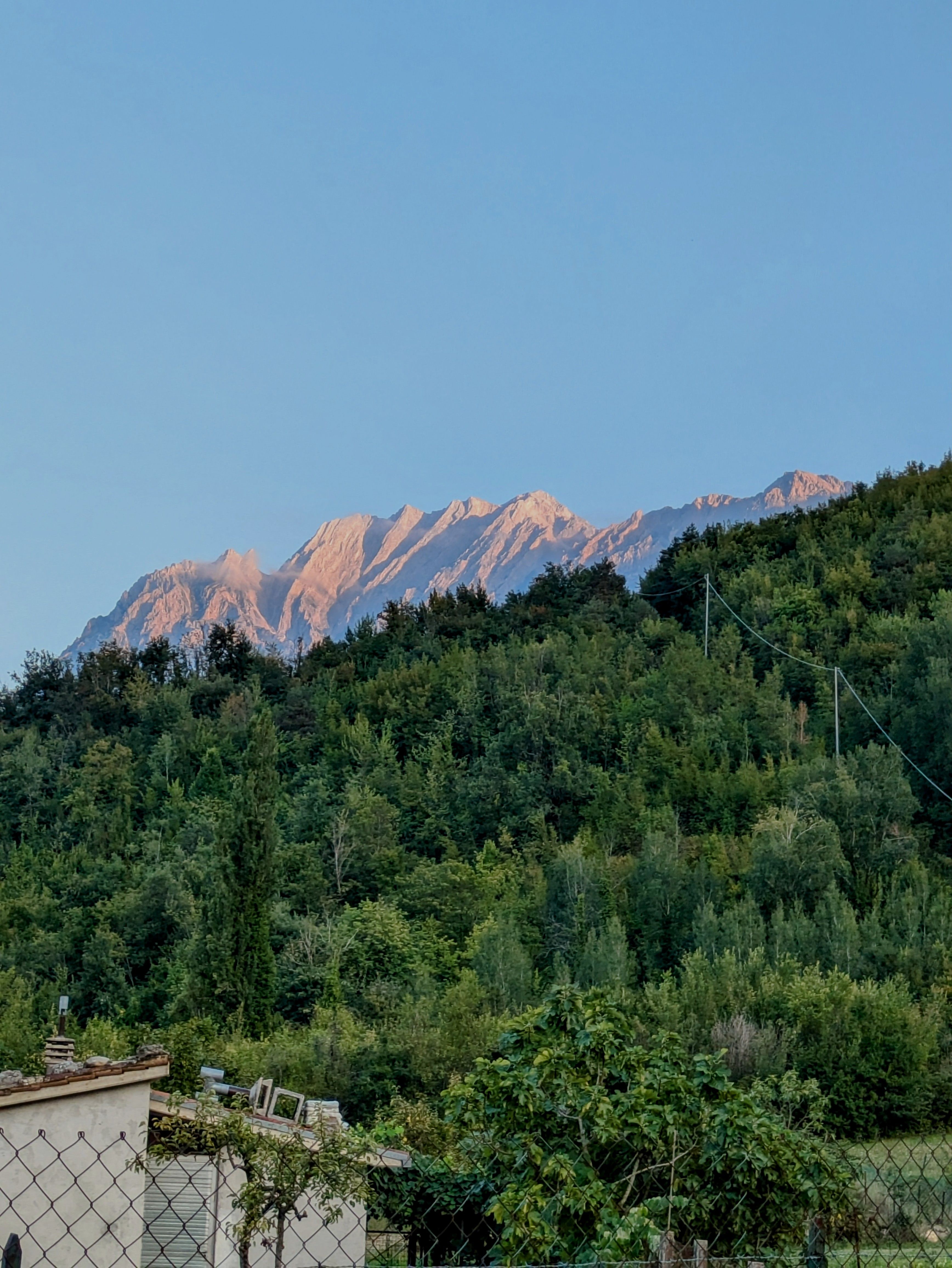 Scenic Mountain View with Lush Greenery · Free Stock Photo